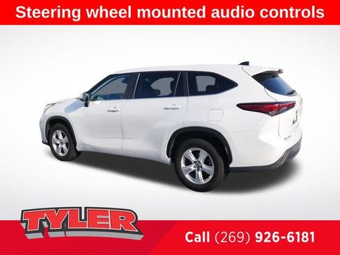 Used 2023 Toyota Highlander LE image 5