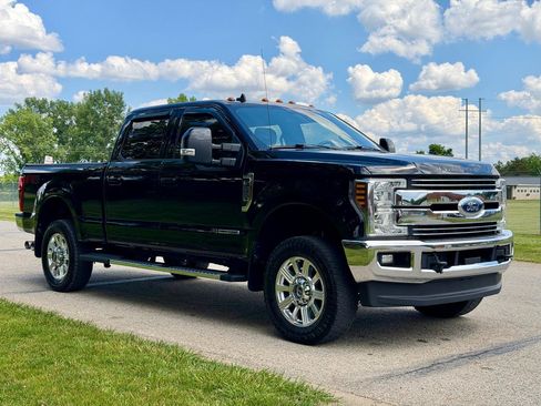 Used 2019 Ford F250 Lariat w/ Lariat Ultimate Package AWD/4WD image 8