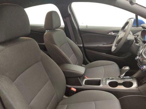Used 2017 Chevrolet Cruze LT w/ Convenience Package FWD image 21