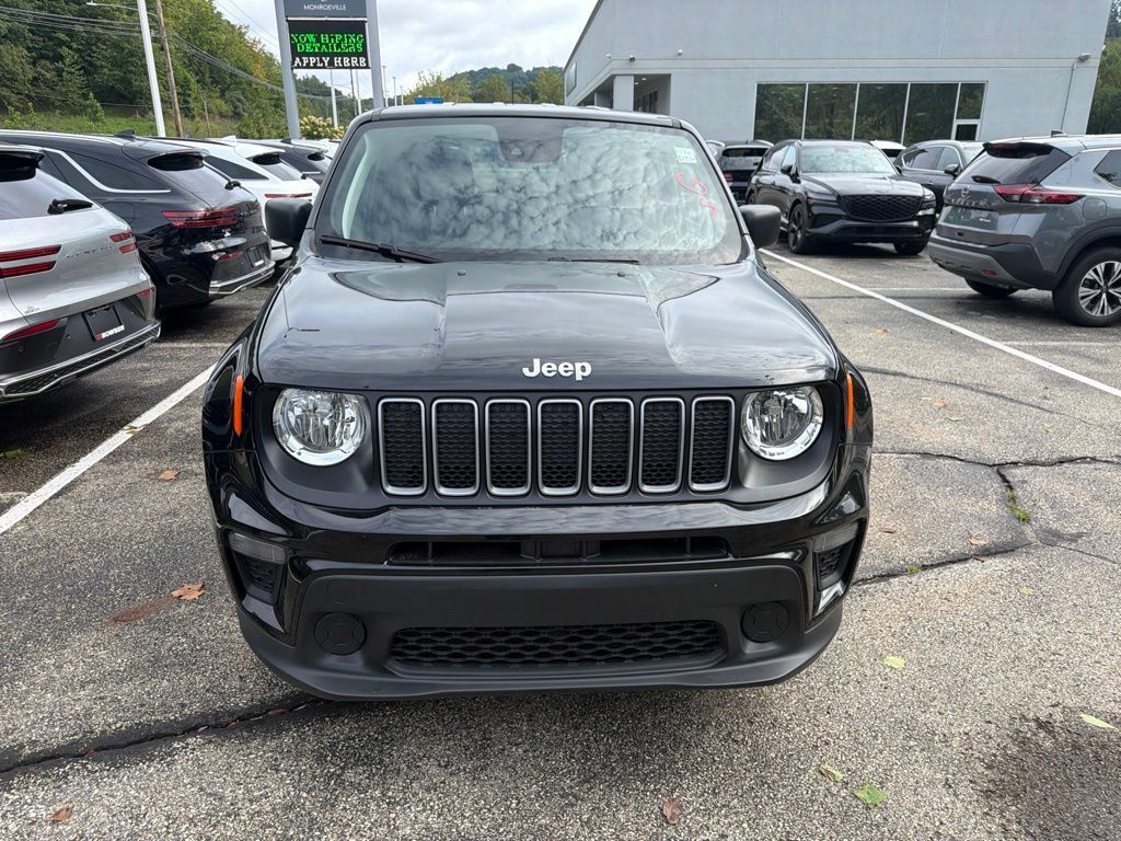 Used 2023 Jeep Renegade Latitude AWD/4WD image 6