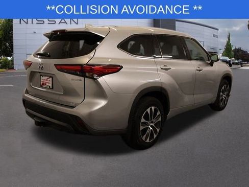 Used 2022 Toyota Highlander XLE image 3
