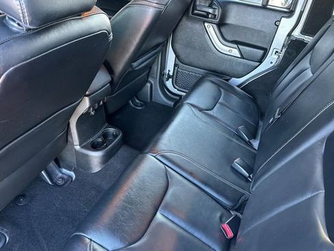 Used 2017 Jeep Wrangler Unlimited Sahara w/ Connectivity Group image 14