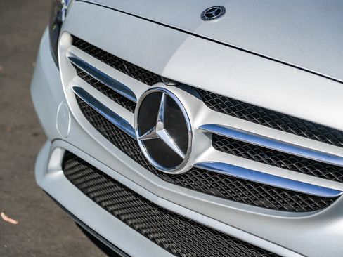 Used 2021 Mercedes-Benz C 300 Sedan image 3