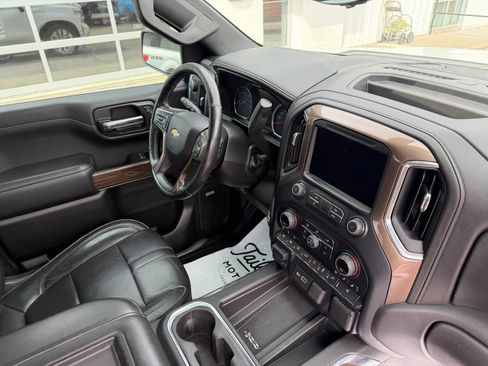Used 2020 Chevrolet Silverado 1500 High Country w/ Technology Package image 15