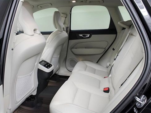 New 2025 Volvo XC60 B5 Ultra w/ Protection Package Premier image 12