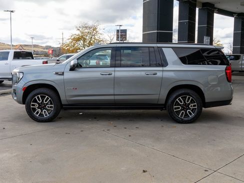 Used 2023 GMC Yukon XL AT4 w/ AT4 Premium Plus Package image 4