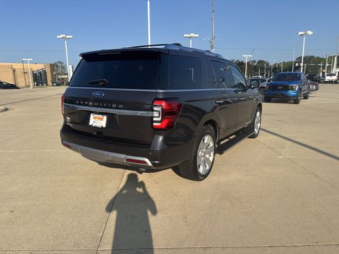 Used 2023 Ford Expedition Platinum AWD/4WD image 4