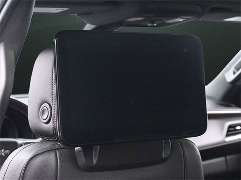 Used 2022 Chevrolet Suburban RST w/ Luxury Package image 17