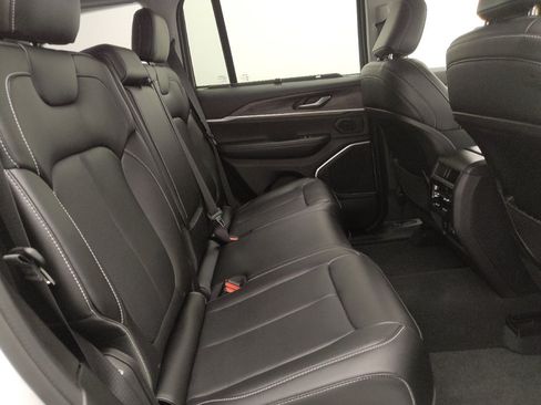 Used 2022 Jeep Grand Cherokee Limited 4xe w/ Luxury Tech Group II AWD/4WD image 19