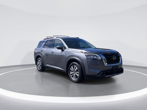 Used 2024 Nissan Pathfinder SL image 9
