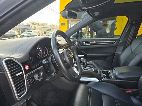 Used 2020 Porsche Cayenne Turbo AWD/4WD image 19