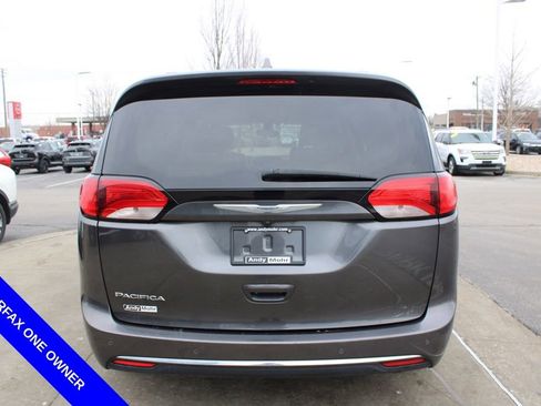 Used 2017 Chrysler Pacifica Touring-L image 8