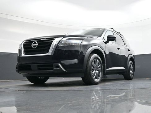 Used 2025 Nissan Pathfinder SV image 34
