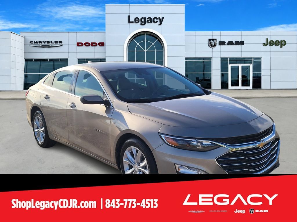 Used 2025 Chevrolet Malibu LT FWD image 1