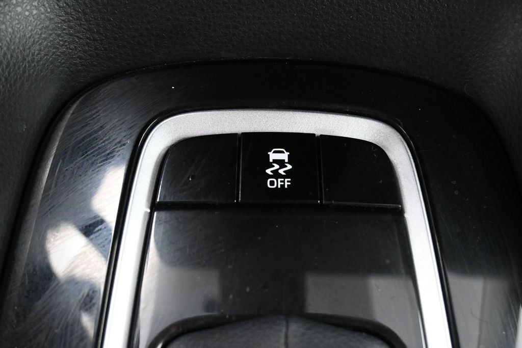 Used 2025 Toyota Corolla LE FWD image 22