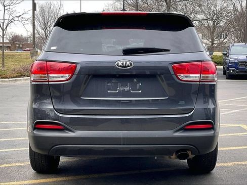 Used 2017 Kia Sorento AWD image 3