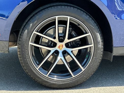 Used 2024 Porsche Macan AWD/4WD image 43