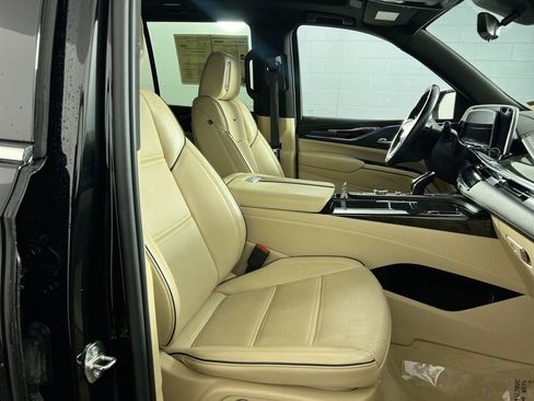 Used 2024 Cadillac Escalade Premium Luxury RWD image 28
