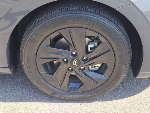 Used 2023 Hyundai Elantra Blue FWD image 13