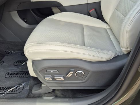 Used 2025 Hyundai Santa Fe Calligraphy FWD image 23