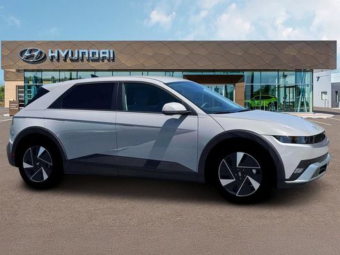 New 2025 Hyundai Ioniq 5 SE image 10