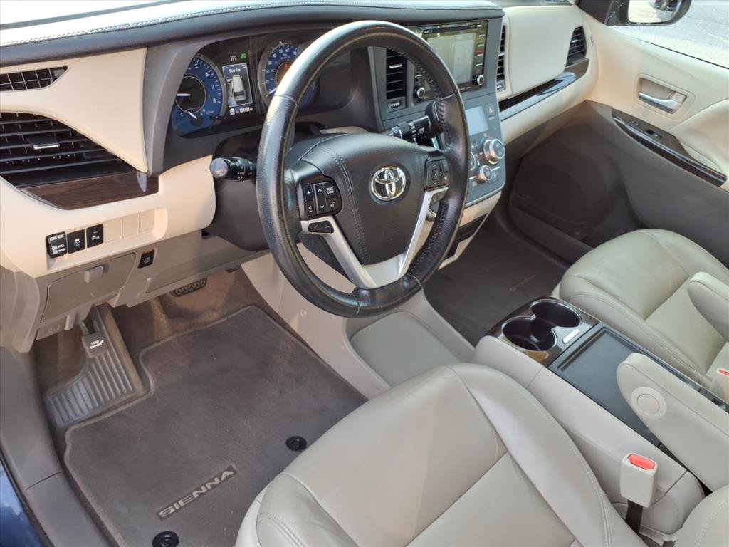 Used 2019 Toyota Sienna XLE w/ XLE Navigation Package FWD image 6