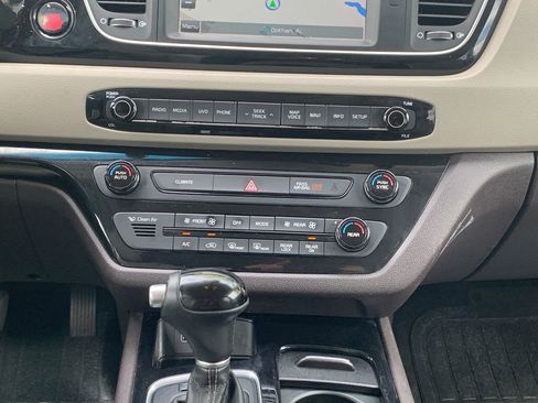 Used 2015 Kia Sedona SX Limited w/ SXL Technology Package FWD image 19