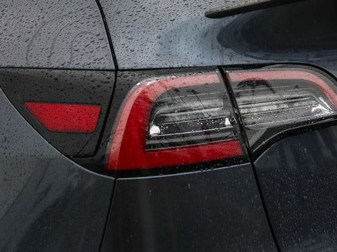 Used 2020 Tesla Model Y Performance image 9