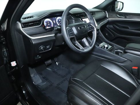 Used 2024 Jeep Grand Cherokee L Limited w/ Luxury Tech Group II image 18