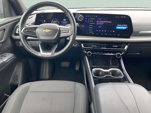 Used 2025 Chevrolet Traverse LT FWD image 10