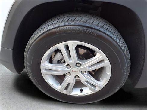 Used 2024 GMC Terrain SLE image 27