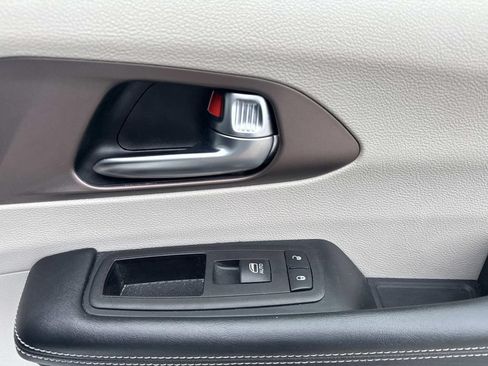 Used 2023 Chrysler Voyager LX FWD image 15