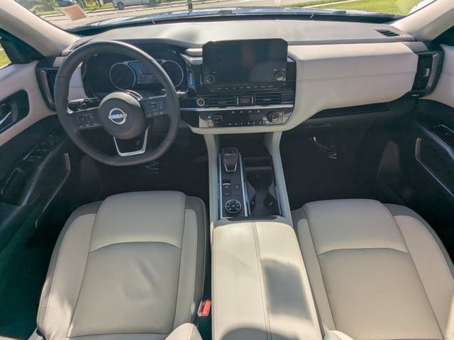 Used 2022 Nissan Pathfinder SL AWD/4WD image 12