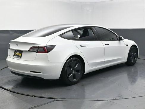 Used 2021 Tesla Model 3 Standard Range Plus image 4