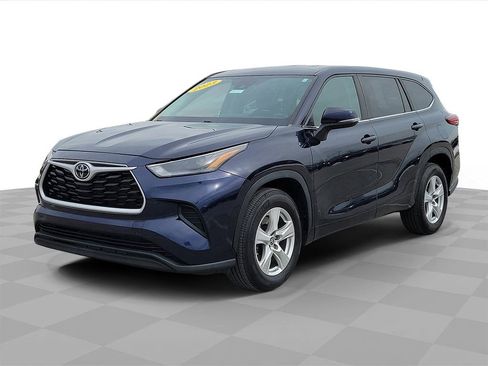 Used 2023 Toyota Highlander LE image 1