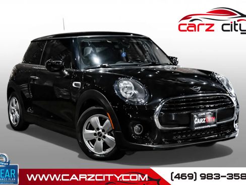 Used 2021 MINI Cooper 2-Door Hardtop image 1