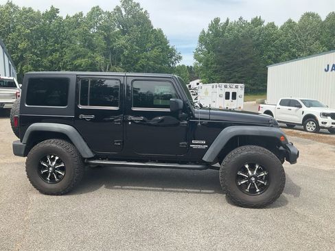 Used 2014 Jeep Wrangler Unlimited Sport w/ Quick Order Package 24S AWD/4WD image 3