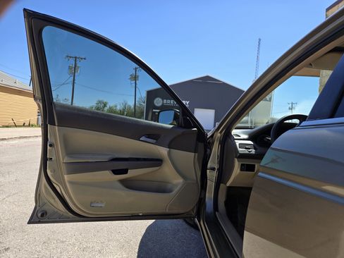 Used 2010 Honda Accord LX image 4