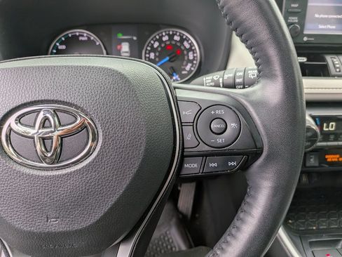 Used 2021 Toyota RAV4 XLE Premium AWD/4WD image 16
