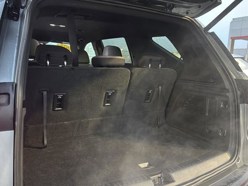 Used 2025 Chevrolet Traverse LT image 31