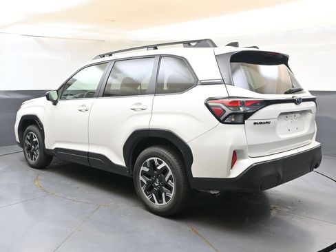 Used 2025 Subaru Forester Premium AWD/4WD image 3