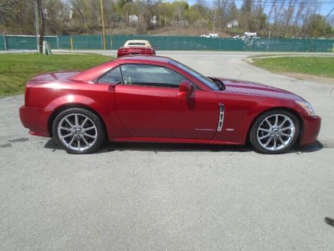 Used 2009 Cadillac XLR V image 9