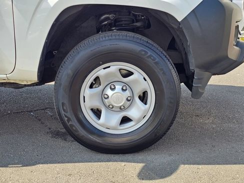 Used 2022 Toyota Tacoma SR RWD image 8