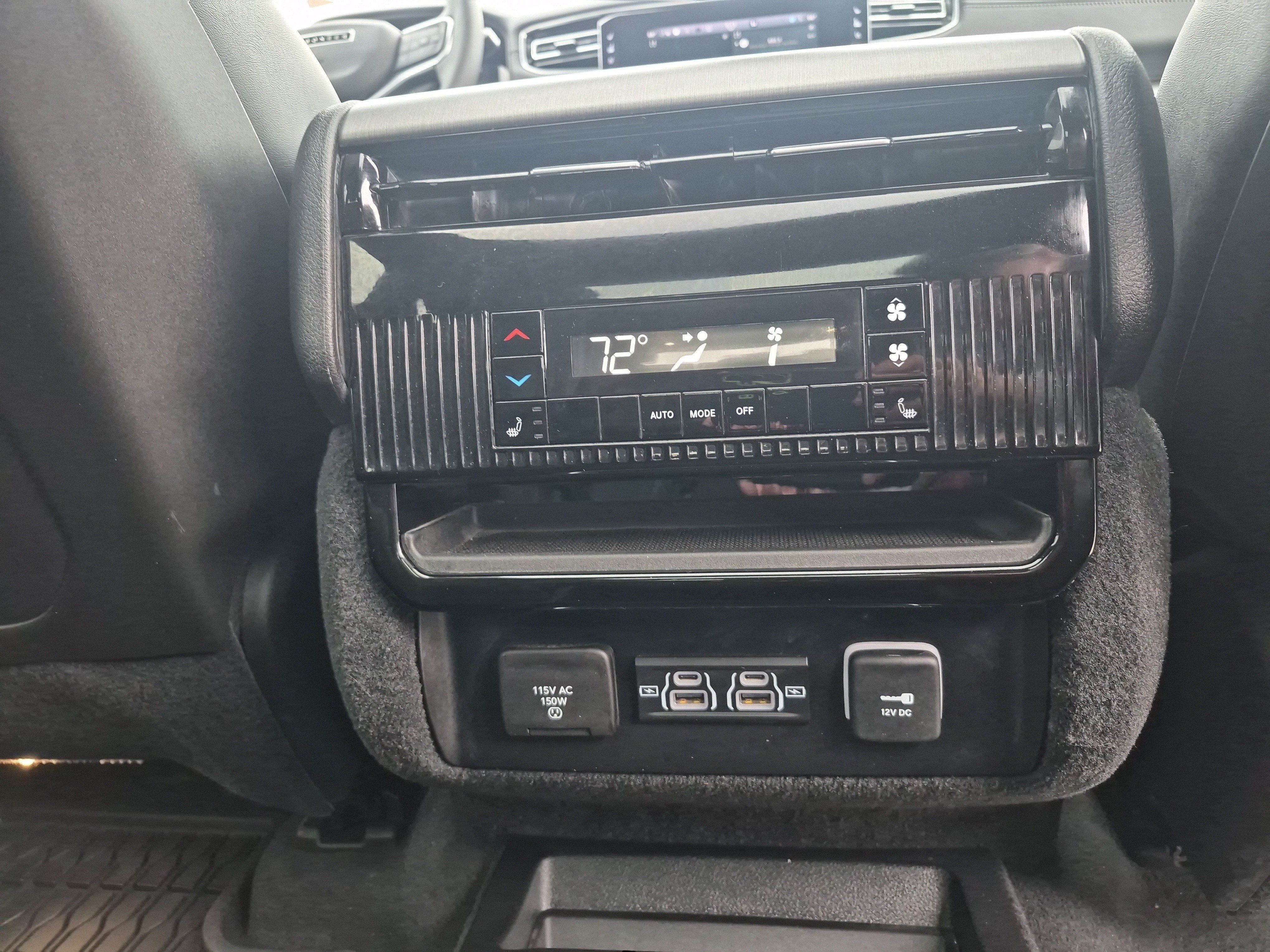 Used 2024 Jeep Wagoneer Series II AWD/4WD image 17