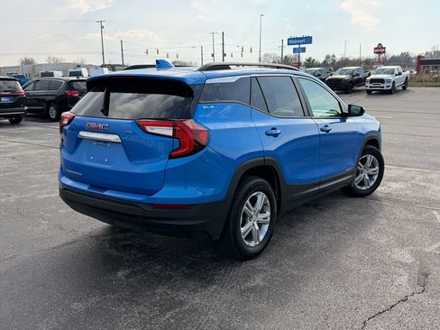 Used 2024 GMC Terrain SLE w/ Driver Convenience Package image 3