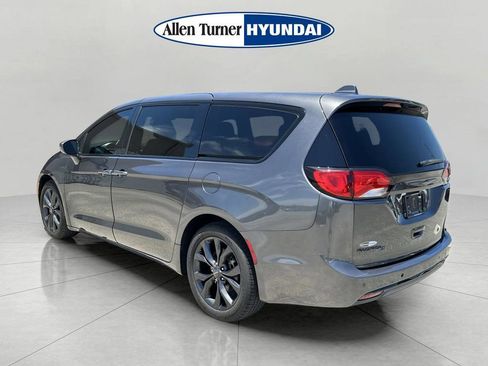 Used 2019 Chrysler Pacifica Touring Plus w/ S Appearance Package FWD image 6