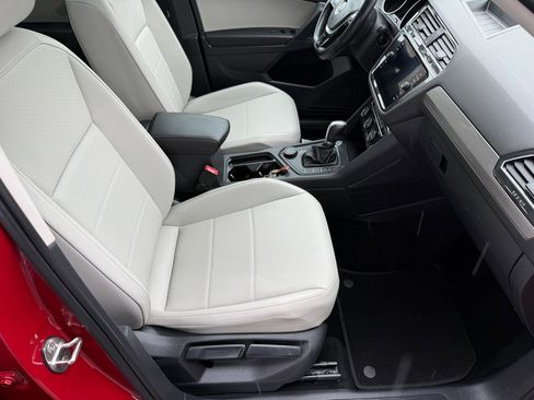 Used 2019 Volkswagen Tiguan SE w/ Panoramic Sunroof Package AWD/4WD image 11