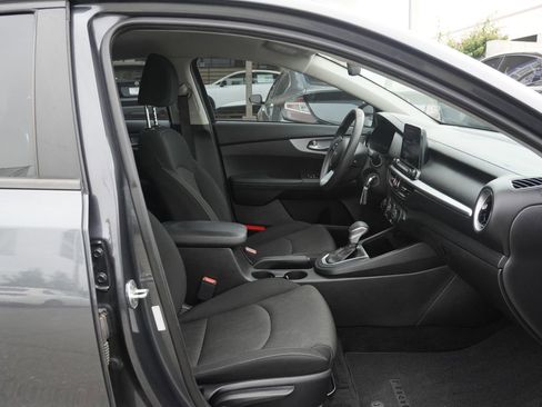 Used 2022 Kia Forte LXS FWD image 17