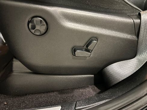 Used 2019 Jeep Grand Cherokee Overland image 17