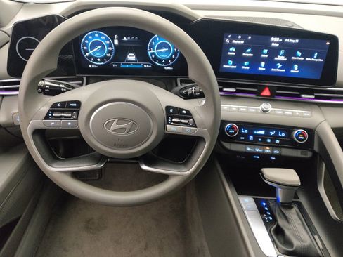 Used 2024 Hyundai Elantra SEL FWD image 22